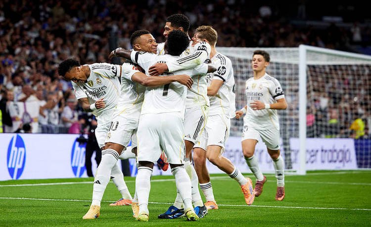 Реал разгромил Валенсию дома