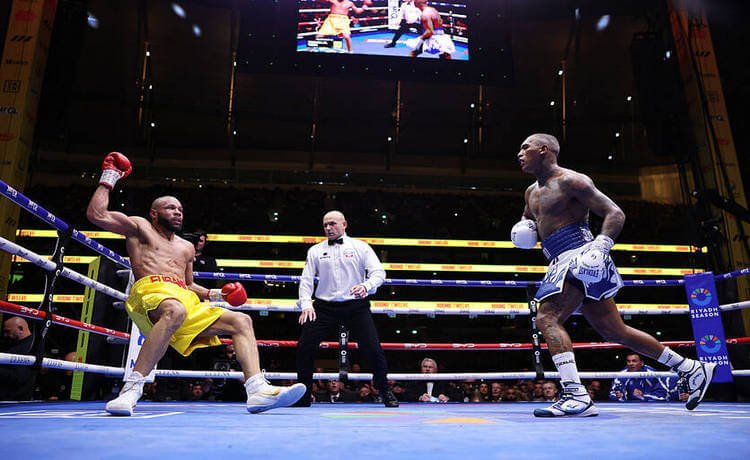 Бенн в бою с нокдаунами взял реванш у Юбэнка-младшего