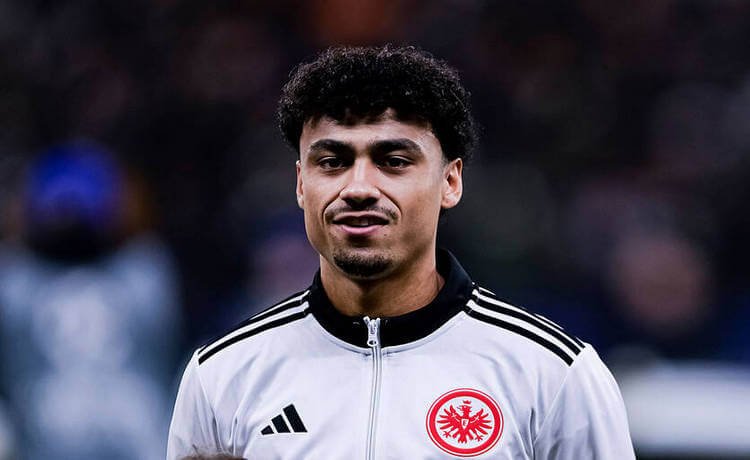 Немецкий клуб намерен солидно заработать на своем защитнике