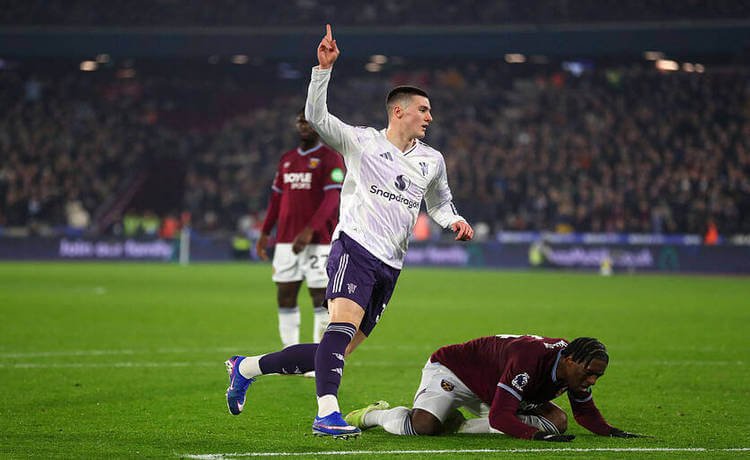 Манчестер Юнайтед спасся от поражения Вест Хэму