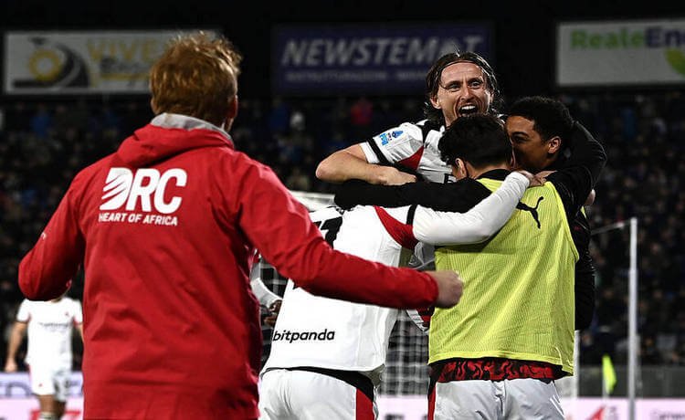 Милан дожал Пизу на выезде