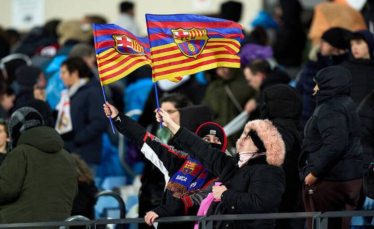 В Барселоне сомневаются в компетентности Ханси Флика