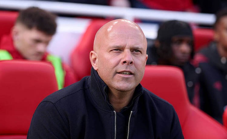 Арне Слот раскритиковал зависимость клубов АПЛ от стандартов
