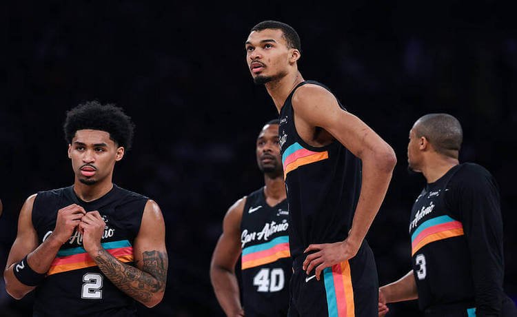 Три главные награды месяца отправились в Сан-Антонио