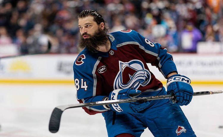 Бернс приблизился к рекорду Кессела по матчам