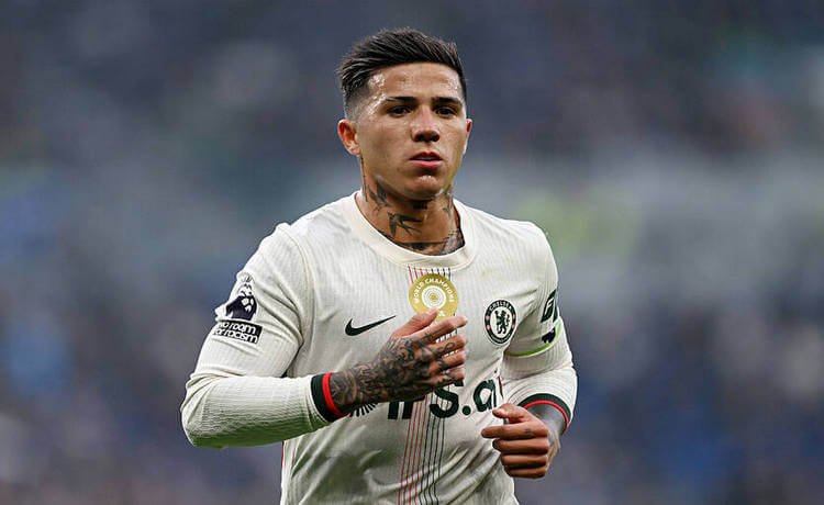 Фернандес разочарован увольнением тренера и рассматривает смену команды