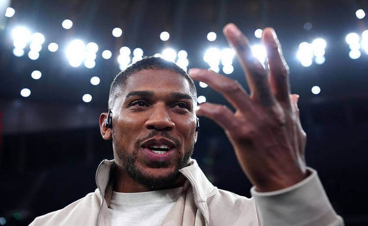 "Я никого не избегаю": Джошуа объяснил, почему не принял сразу вызов от Фьюри