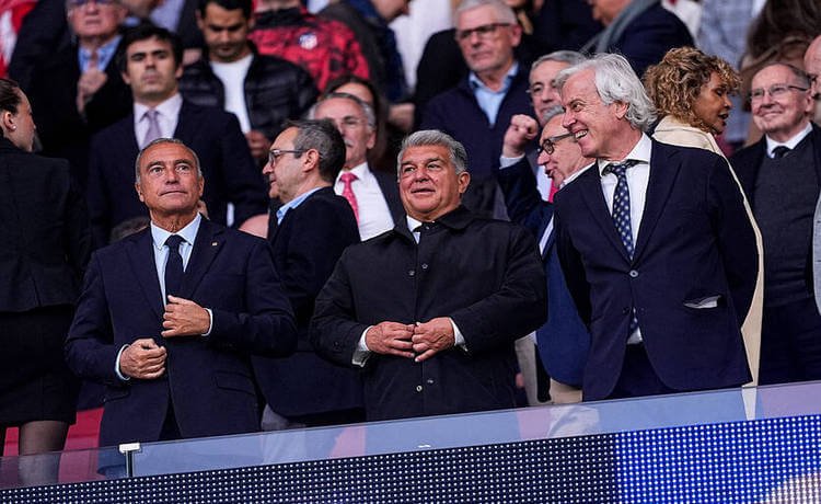 Лапорта звонил Чеферину из-за судейства матчей Барселоны с Атлетико