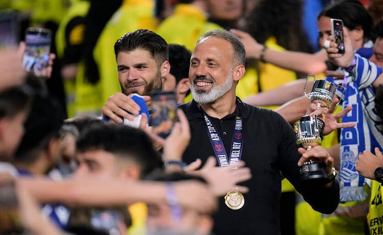 Президент испанского клуба признался, что использовал ИИ для назначения тренера