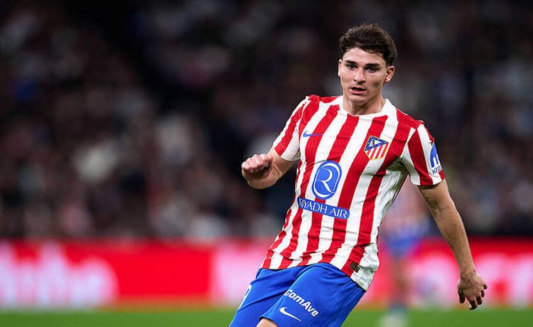 Барселона пытается выкупить форварда Атлетико