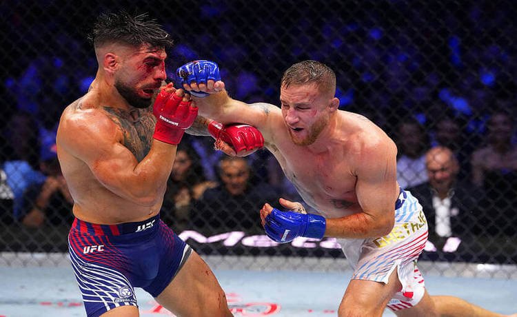 Гэтжи избил Топурию на UFC в Белом доме и стал новым обладателем титула в легком весе